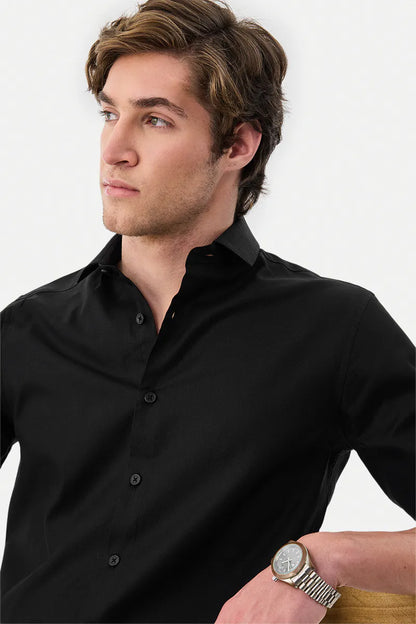 Snitch Men Black Slim Fit Solid Spread Collar Formal Shirt