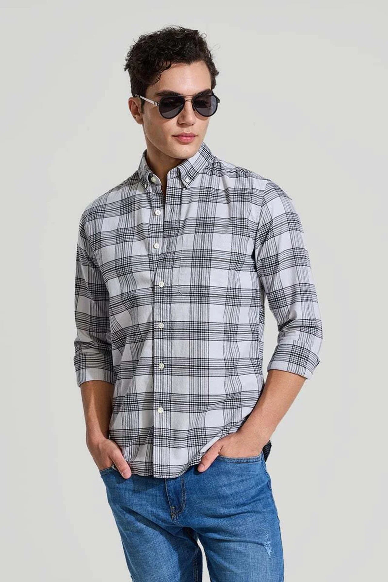 Snitch White Slim Fit Checkered Button Down Collar Casual Shirt